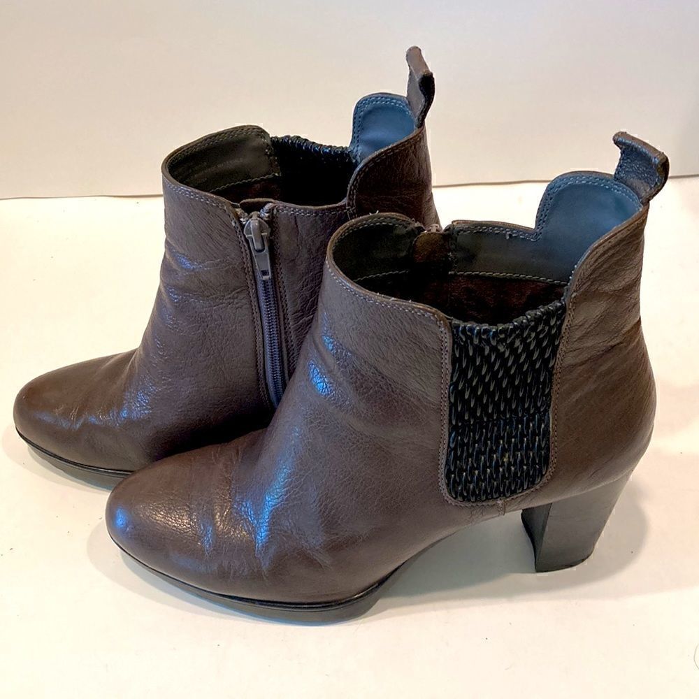 Bella Vita leather boots Size 9